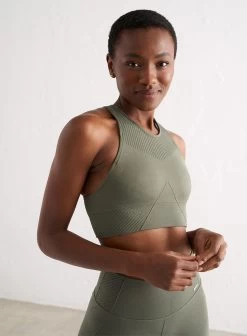 Olive Motion Seamless Crop Top -AIM'N NL Winkel 04549d38deb5863dc247f2198b7e8426e16f31af1471b703427d1830e8b17c6a