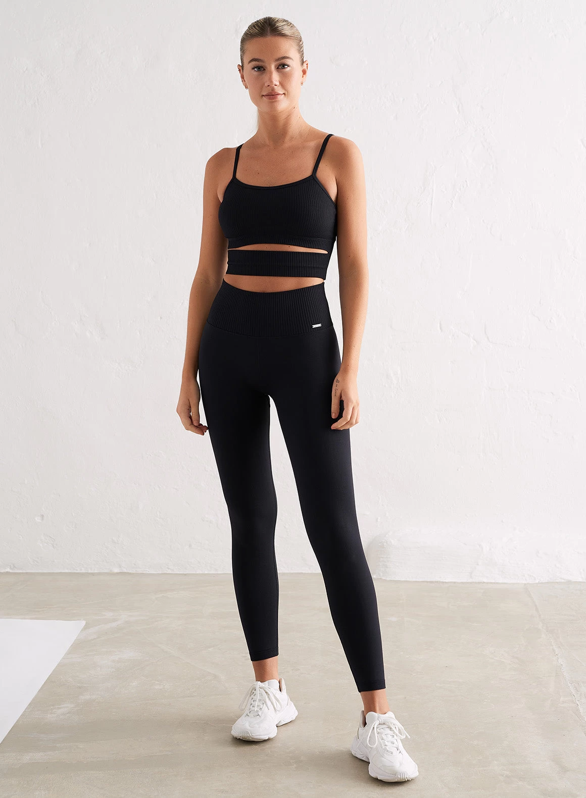 Black Limitless Seamless Cutout Strap Bra 3 Black Limitless Seamless Cutout Strap Bra - Afbeelding 3