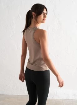 Espresso Soft Basic Edge Tank Top -AIM'N NL Winkel 1f80cb8aab23c57d0cee20f83ffd0d5cb29f7029a34cb3c0c7eb3ab8ee9b7fef