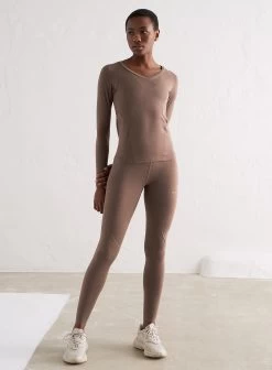 Macchiato Soft Basic V-neck Long Sleeve -AIM'N NL Winkel 26c46a286d647a14cddb1f9c5bfc0dc50f83b0ed2d37befe593bb71c0ae39fdc