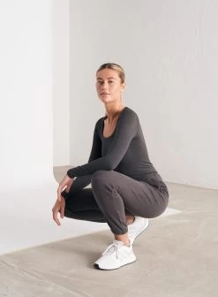 Shadow Grey Ribbed Seamless Long Sleeve -AIM'N NL Winkel 41ed293fda2cd2470e66624675d7e11d52243ca7e81cb1abd40b7cb557aec9ff