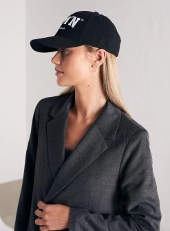 Black College Cap -AIM'N NL Winkel 4fdf41db64201b2298097da20fd0b1c507d175be26ebe089ebe7ff967ff7c2e1