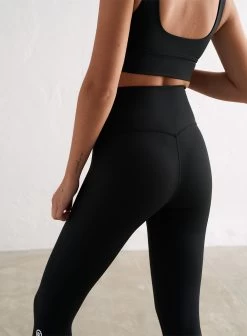 Black Logo Core Tights -AIM'N NL Winkel 51d03cf8ff9f80fc54ad1786db997f4f0822e3b81dd58607576a34cecd43d7a4