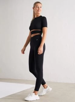 Black Limitless Seamless Cutout Short Sleeve -AIM'N NL Winkel 5c11bc048970cc4c4230c68edf4baaed67306dc60a31054ffe64b491c5cb498f