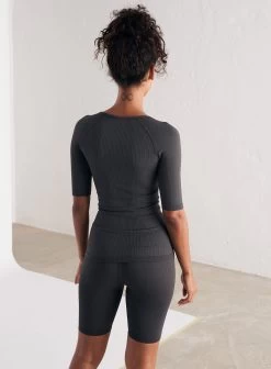 Shadow Grey Ribbed Seamless Scoop Neck Short Sleeve 10 Shadow Grey Ribbed Seamless Scoop Neck Short Sleeve -AIM'N NL Winkel 5ea860bdf4169233d7abd1b837106d3c3aabe23f246329b4385d3ef3b9b0cc97