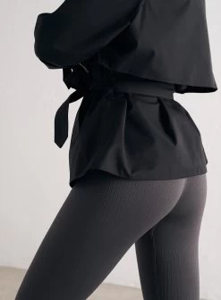 Black Tech Trench Jacket -AIM'N NL Winkel 82fc448f26887f207e54eeef1b95c73b8b3e88c37d9a72283974cc66a2f381d7