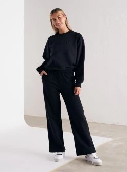 Black Logo Straight Fit Sweatpants -AIM'N NL Winkel 8de6ac591e1dffebb27e47df0445a20cb5394c5ec79d4234a36c5459cb5ca4a7