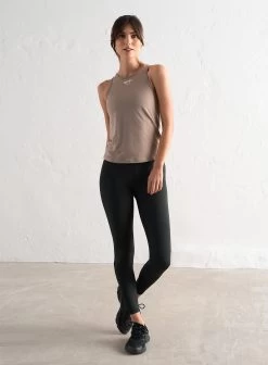 Espresso Soft Basic Edge Tank Top -AIM'N NL Winkel c7e586a57d4d4cb050731bdbe8b610f30c24193e9fa8751af02e45740e559f2d
