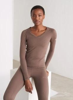Macchiato Soft Basic V-neck Long Sleeve -AIM'N NL Winkel c9551b656798d06bcd58a502f97a8e582ce1464265314120ae85e275182bde13