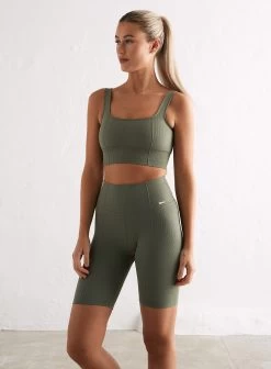 Olive Luxe Seamless Biker Shorts -AIM'N NL Winkel e134a7033757482f27712b5c698f9120e7a796e6f30db996d34ecd34f139e960