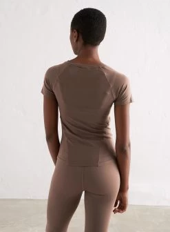 Macchiato Soft Basic V-neck Short Sleeve -AIM'N NL Winkel f2e8f8ed20a63a1bf4afc0e92191dcf4081b9fc7549f23e408eb1c0c3db70e3e