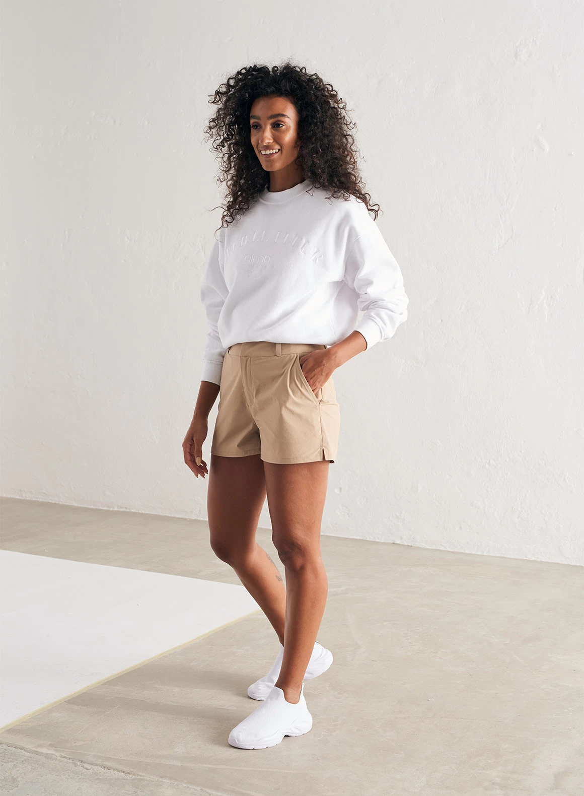 Beige Tech Shorts 6 Beige Tech Shorts - Afbeelding 6